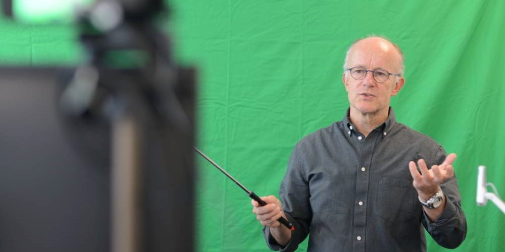 Dynamics and modeling training with a green screen